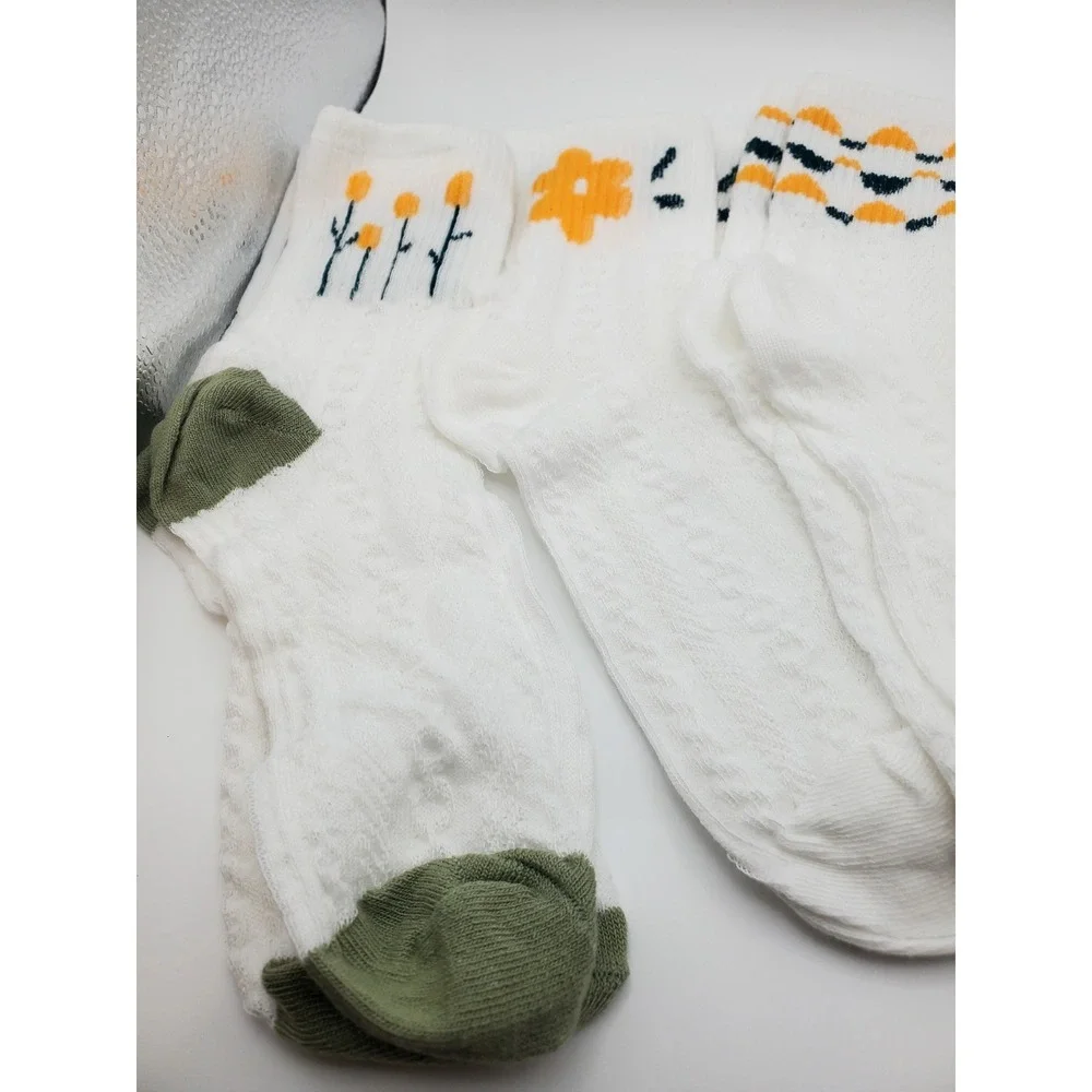 NEW 5 Pairs of Women's White Floral Ankle Socks